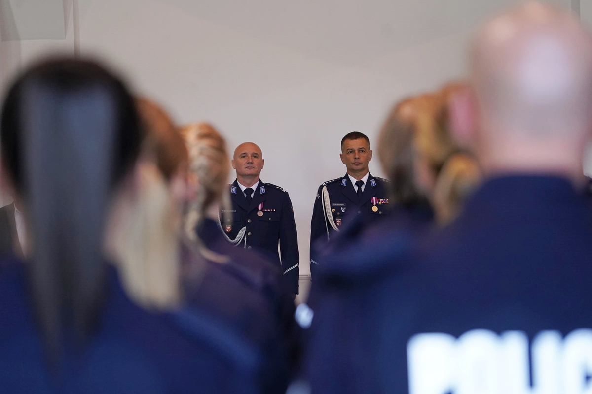 Policjanci podczas uroczystej zbiórki