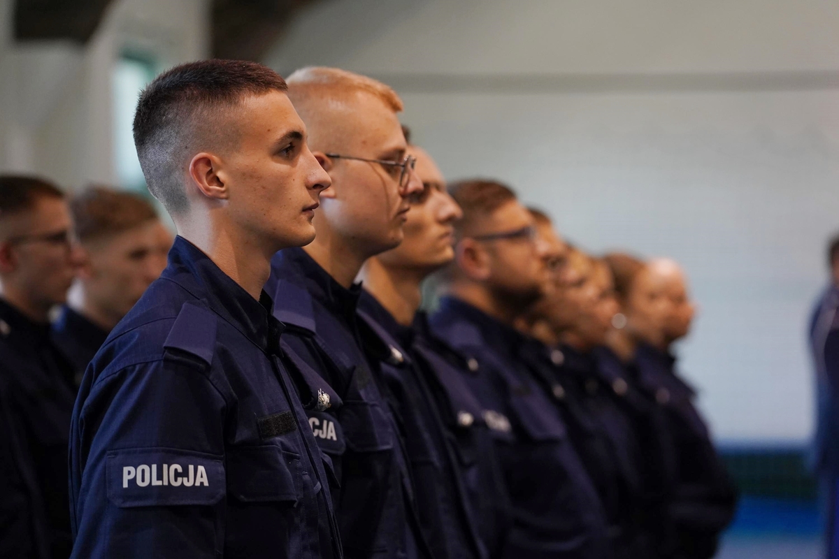 Policjanci podczas uroczystej zbiórki