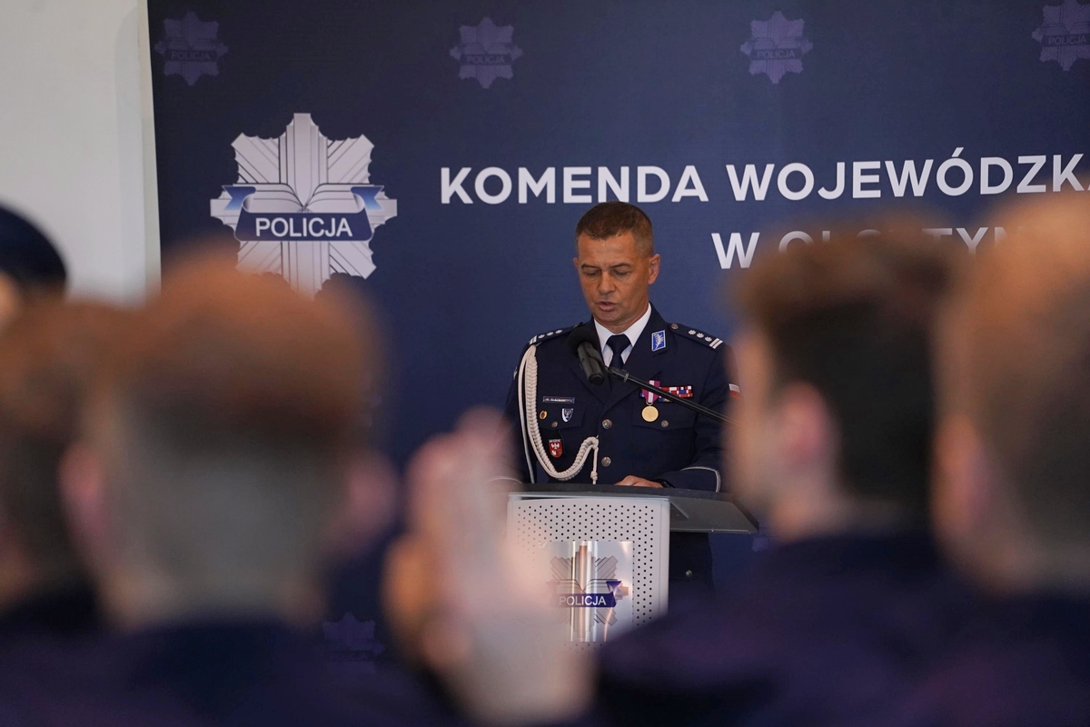 Policjanci podczas uroczystej zbiórki