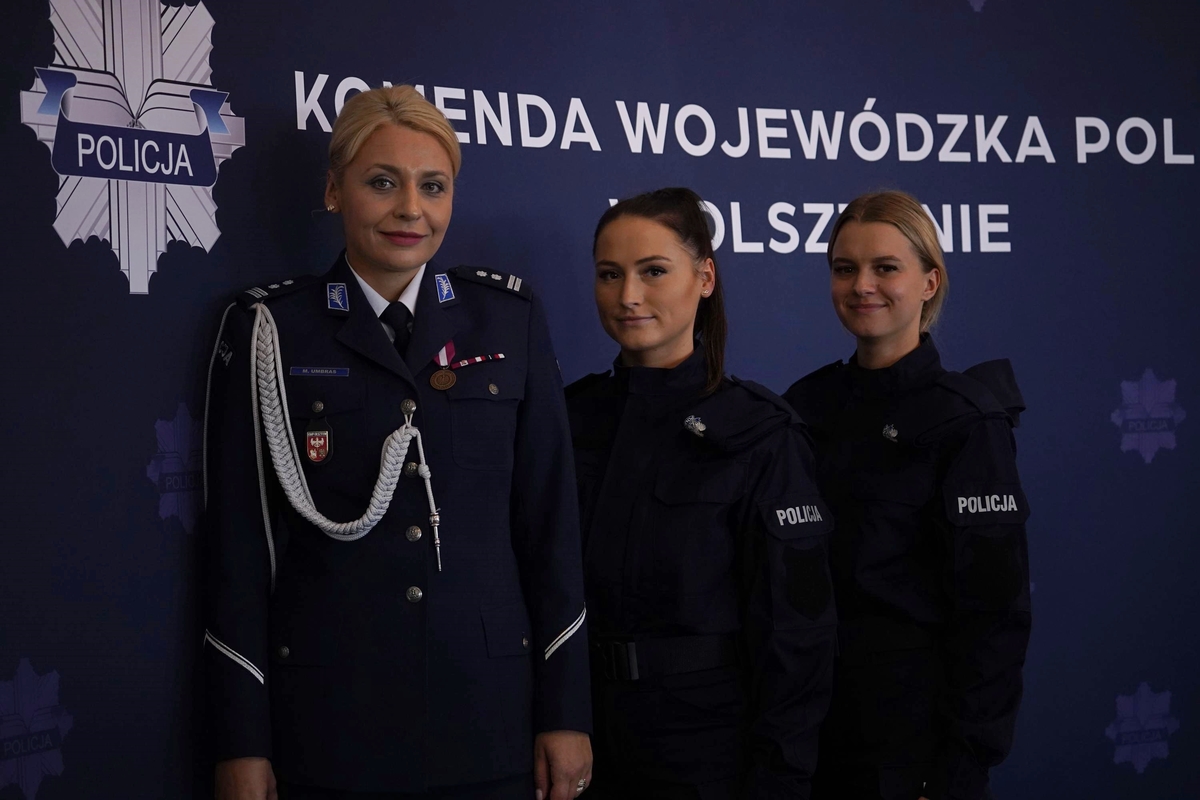 Policjanci podczas uroczystej zbiórki