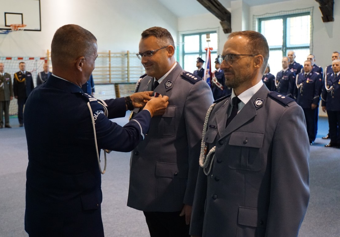 Zdjęcie przedstawia uczestników uroczystości powołania na stanowiska Zastępców Komendanta Wojewódzkiego Policji w Olsztynie.