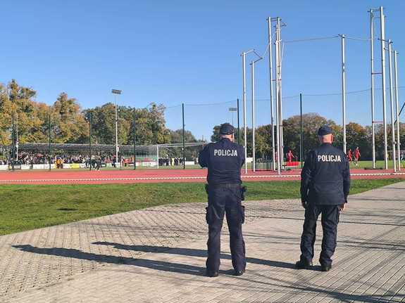 Policjanci podczas zabezpieczenia