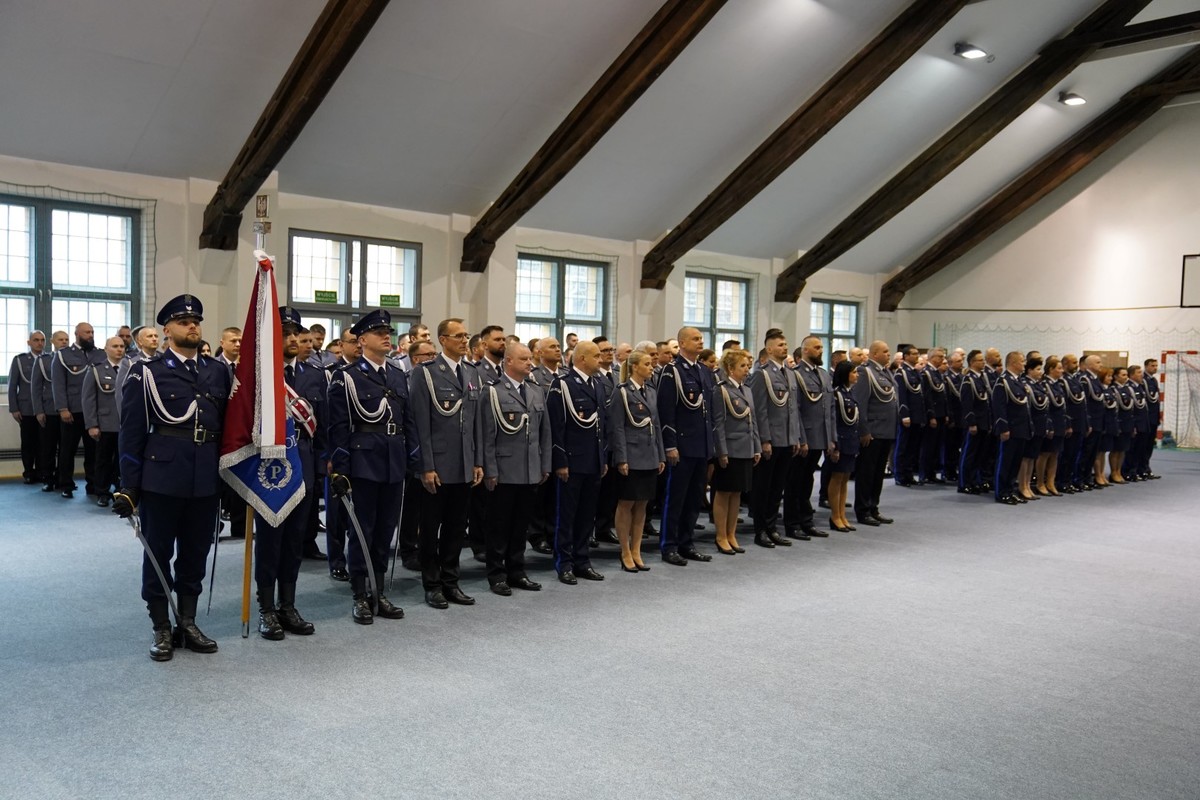 Zdjęcie przedstawia uczestników uroczystości