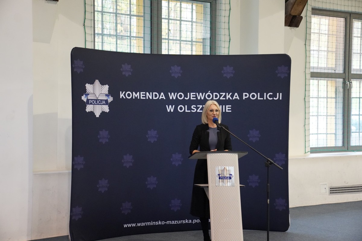 Zdjęcie przedstawia uczestników uroczystości