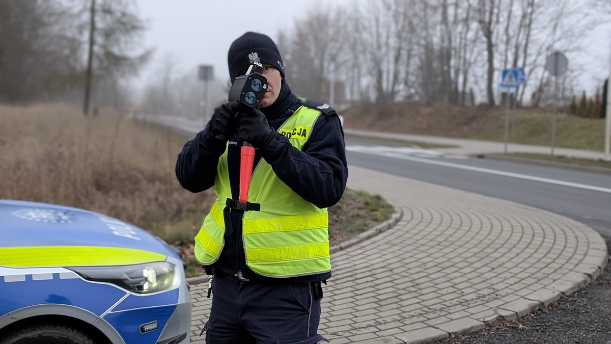 Policjant kontrolujący prędkość