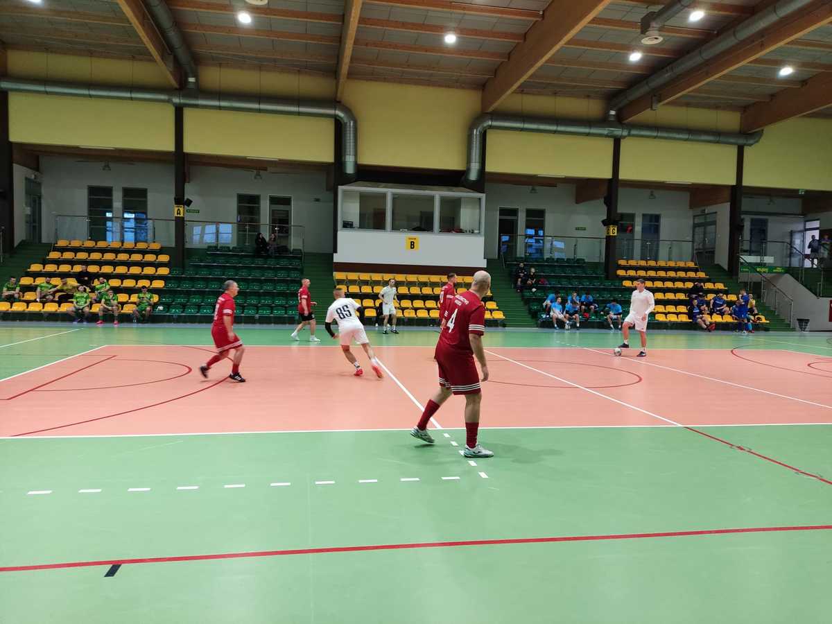 Uczestnicy II Turnieju Halowego Piłki Nożnej o Puchar Komendanta Powiatowego Policji w Nidzicy