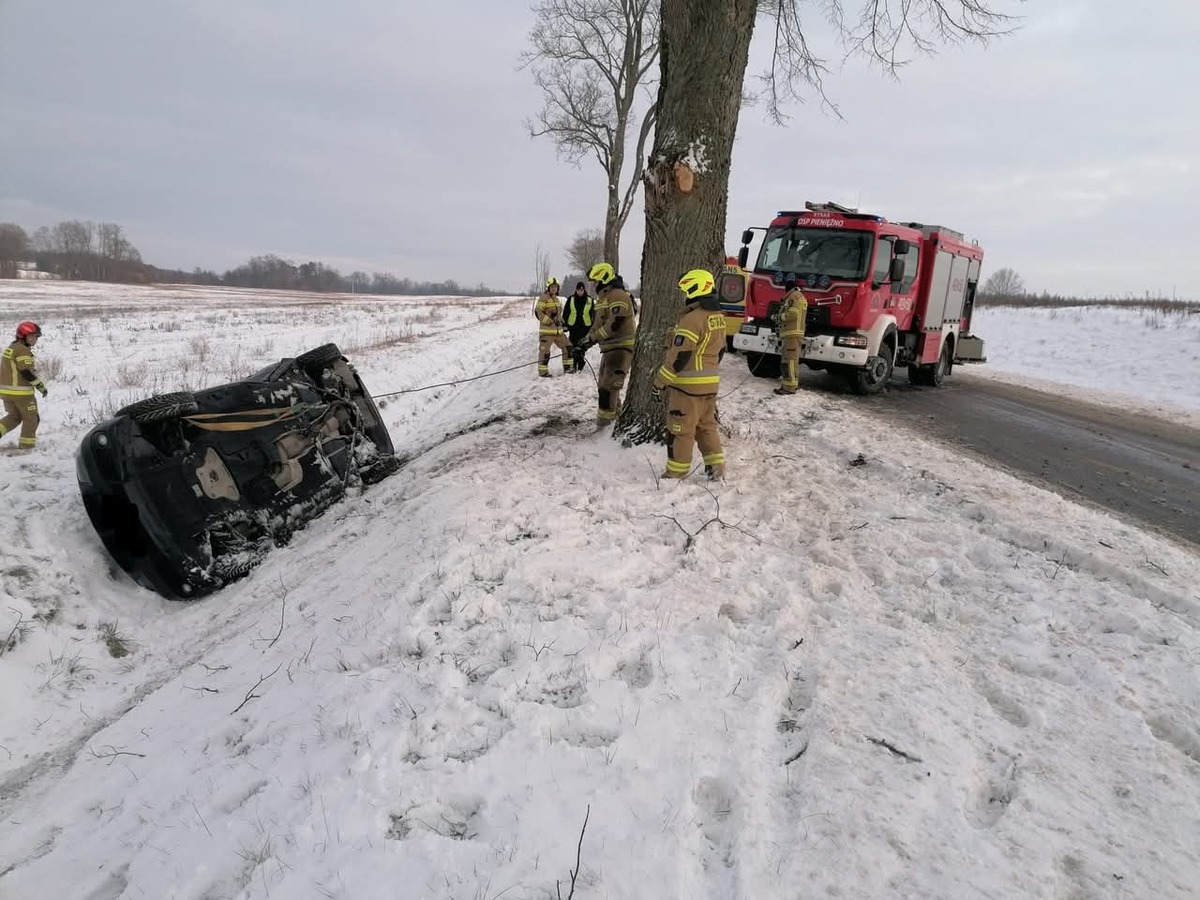 Zdjęcie przedstawia miejsce zdarzenia drogowego.