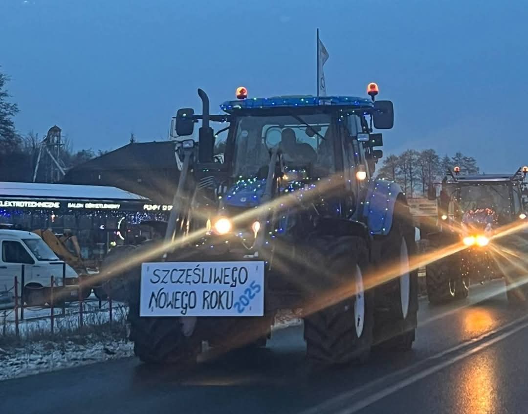 Ciągnik rolniczy na ulicy