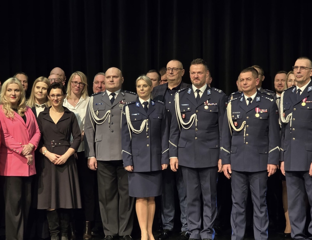 Zmiana na stanowisku Komendanta Powiatowego Policji w Olecku - uczestnicy uroczystej zbiórki