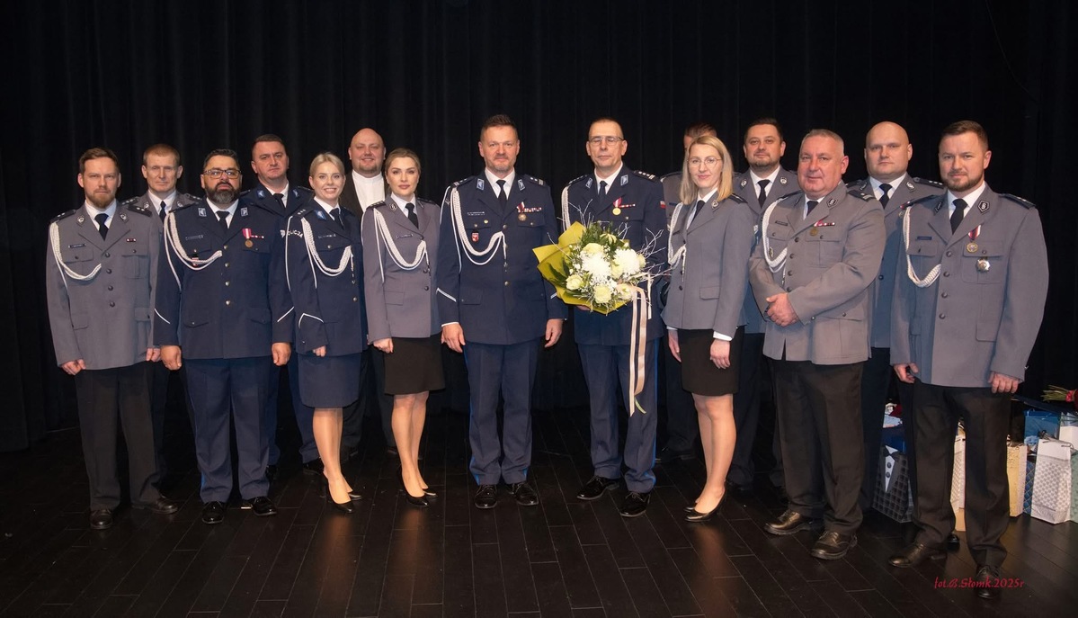 Zmiana na stanowisku Komendanta Powiatowego Policji w Olecku - uczestnicy uroczystej zbiórki