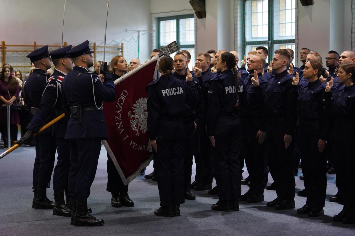 funkcjonariusze podczas ślubowania