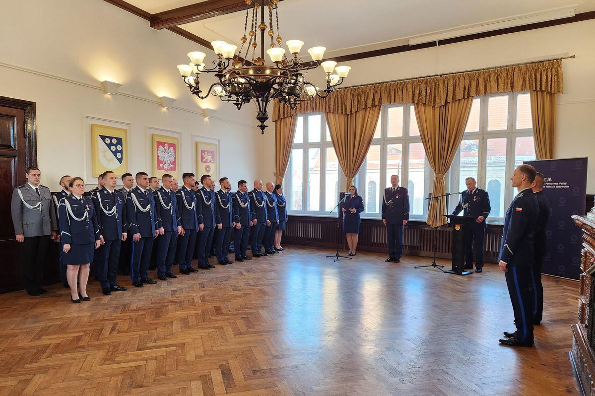 Uczestnicy uroczystej zbiórki - zmiany na stanowisku Komendanta Powiatowego Policji w Nowym Mieście Lubawskim