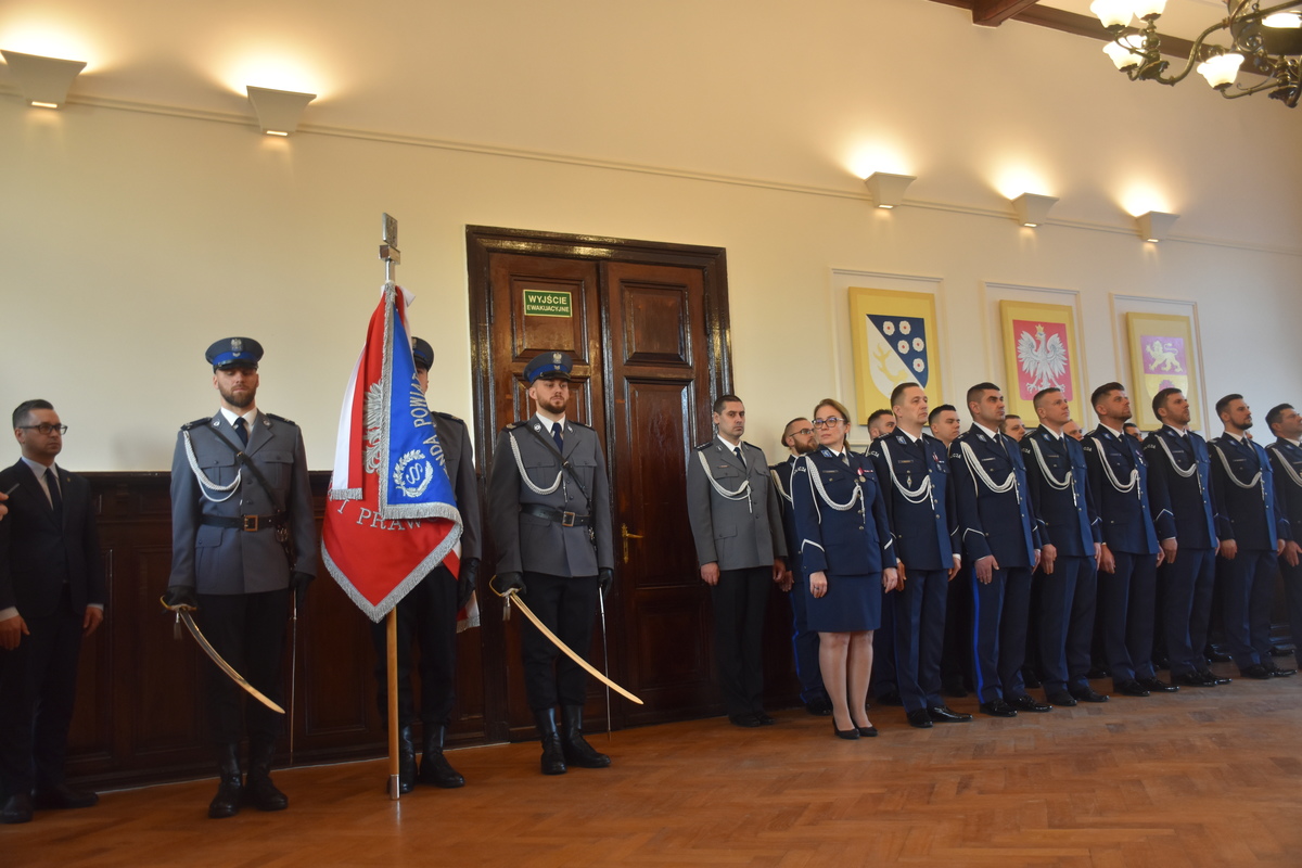 Uczestnicy uroczystej zbiórki - zmiany na stanowisku Komendanta Powiatowego Policji w Nowym Mieście Lubawskim