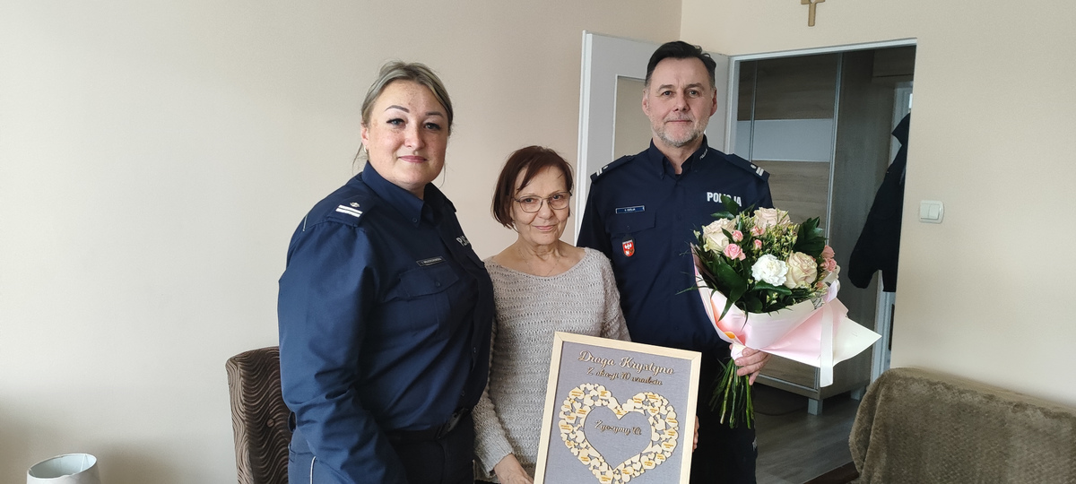 funkcjonariusze z podopieczną