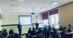 Spotkanie policjantów z uczniami klas mundurowych