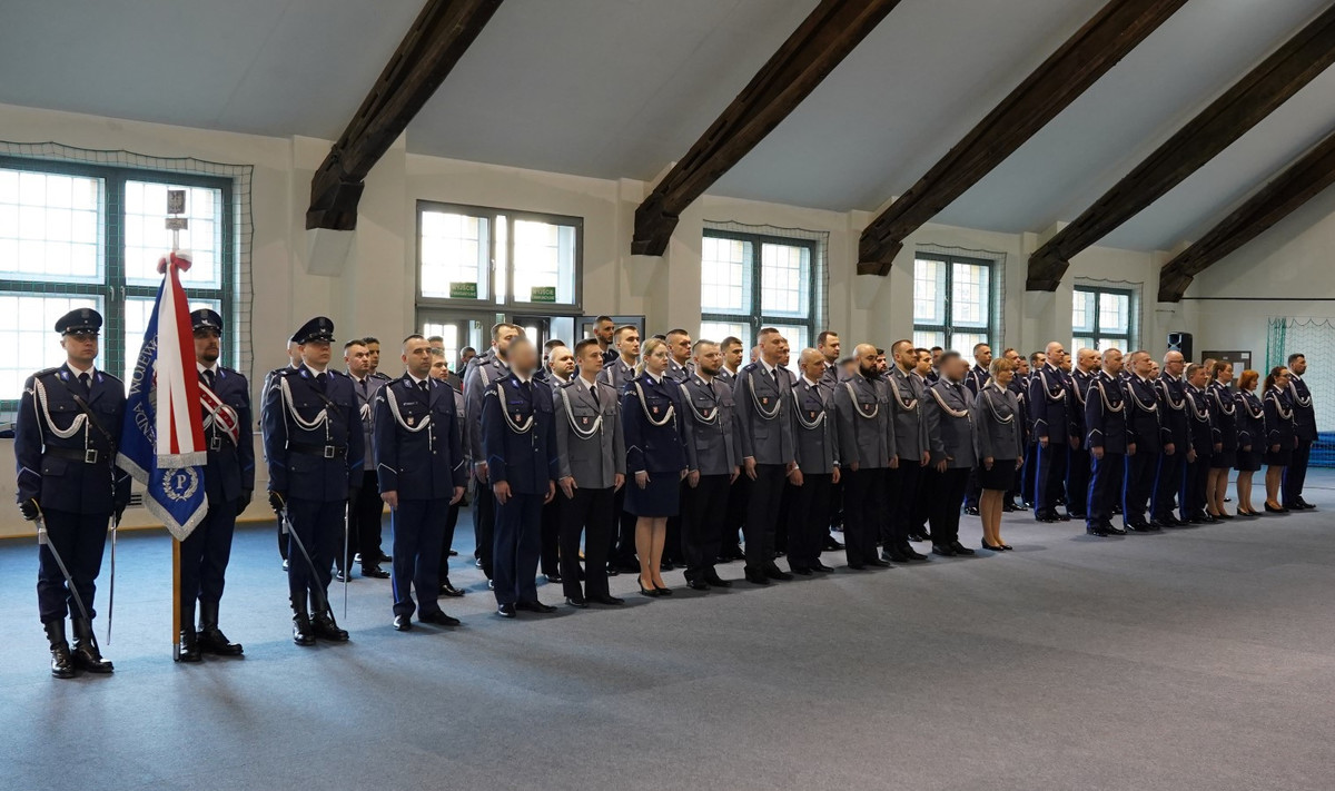 Kadr z czystości mianowania funkcjonariuszy garnizonu warmińsko-mazurskiego na wyższe stopnie policyjne