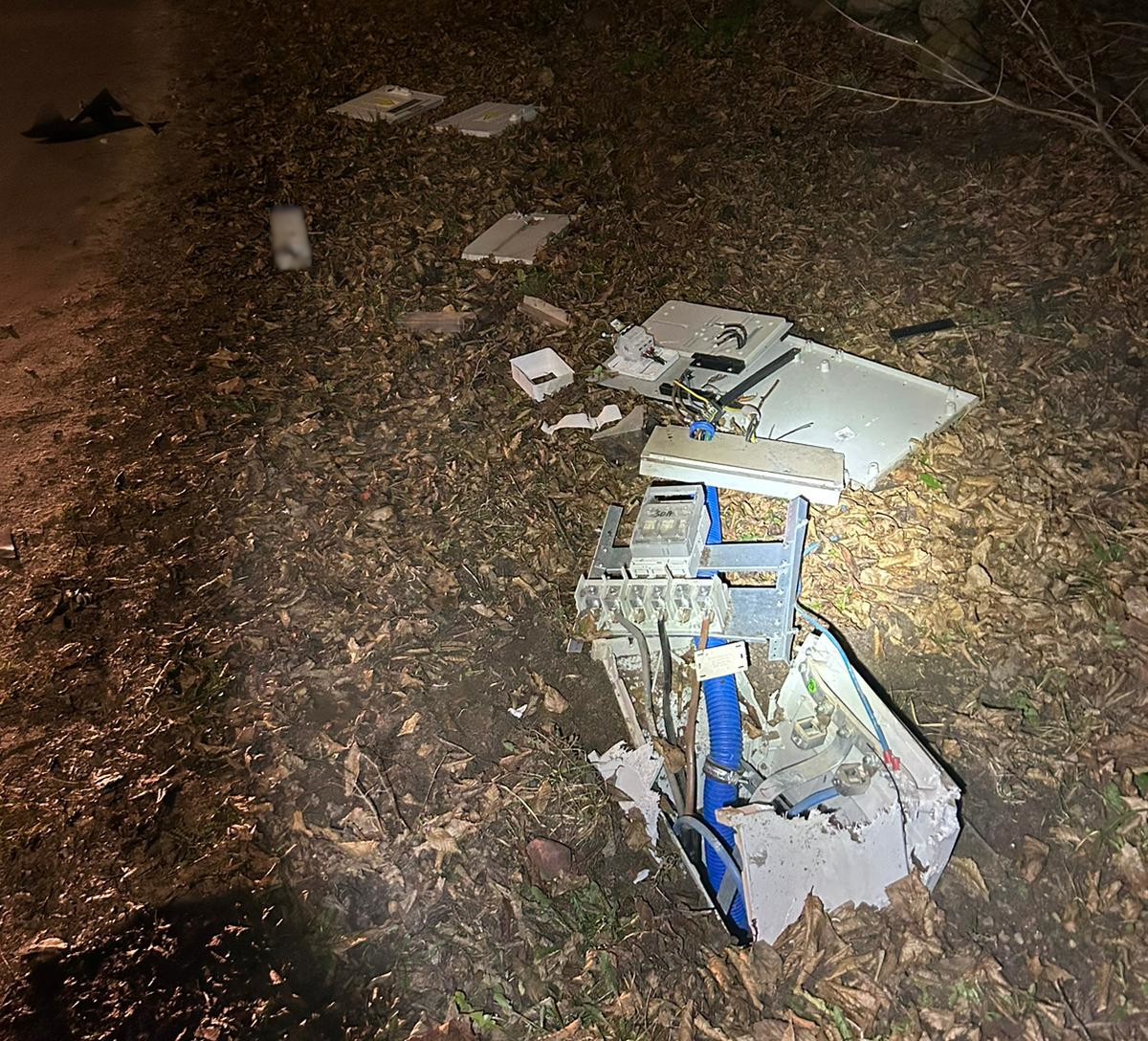 Uszkodzona skrzynka energetyczna.