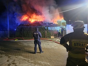 służby podczas akcji gaśniczej