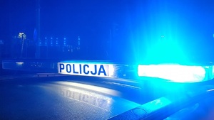 Fragment policyjnego radiowozu.