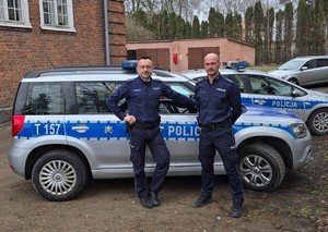 Asp. szt. Adam Stemplewski i asp. Jarosław Waszkiewicz