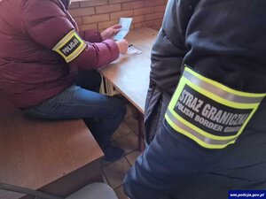 Policjant i strażnik graniczny