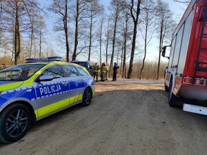 Policjanci i strażacy na miejscu zdarzenia
