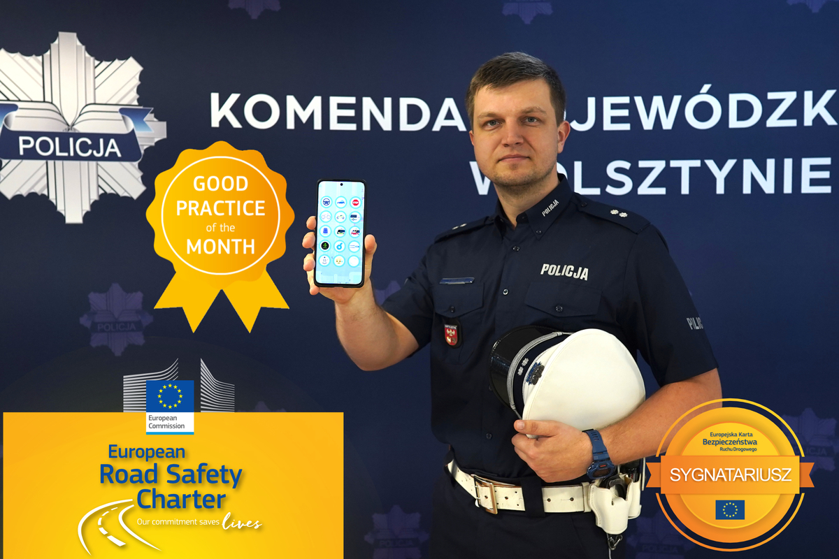 podkom. Tomasz Zieliński i logotypy Europejskiej Karty Bezpieczeństwa w Ruchu Drogowym