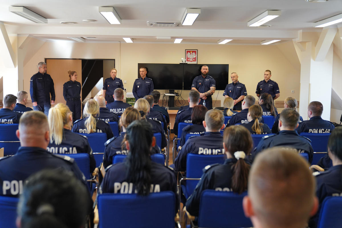 Policjanci podczas zakończenia kursu