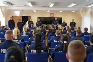 Policjanci podczas zakończenia kursu