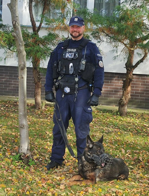 asp. Grzegorz Duda z KMP w Elblągu z Lakiem