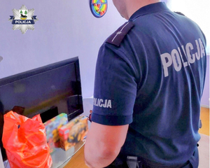 Policjant i przekazane rzeczy