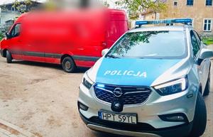 Radiowóz i zatrzymane auto