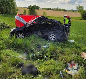 Miejsce zdarzenia wraz ze zniszczonymi autami