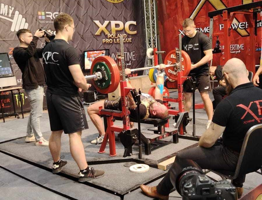 wyciskanie sztangi na ławce