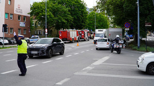 Policjant kierujący ruchem drogowym