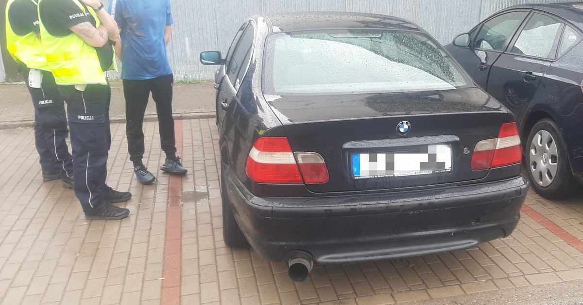 Policjanci i auto