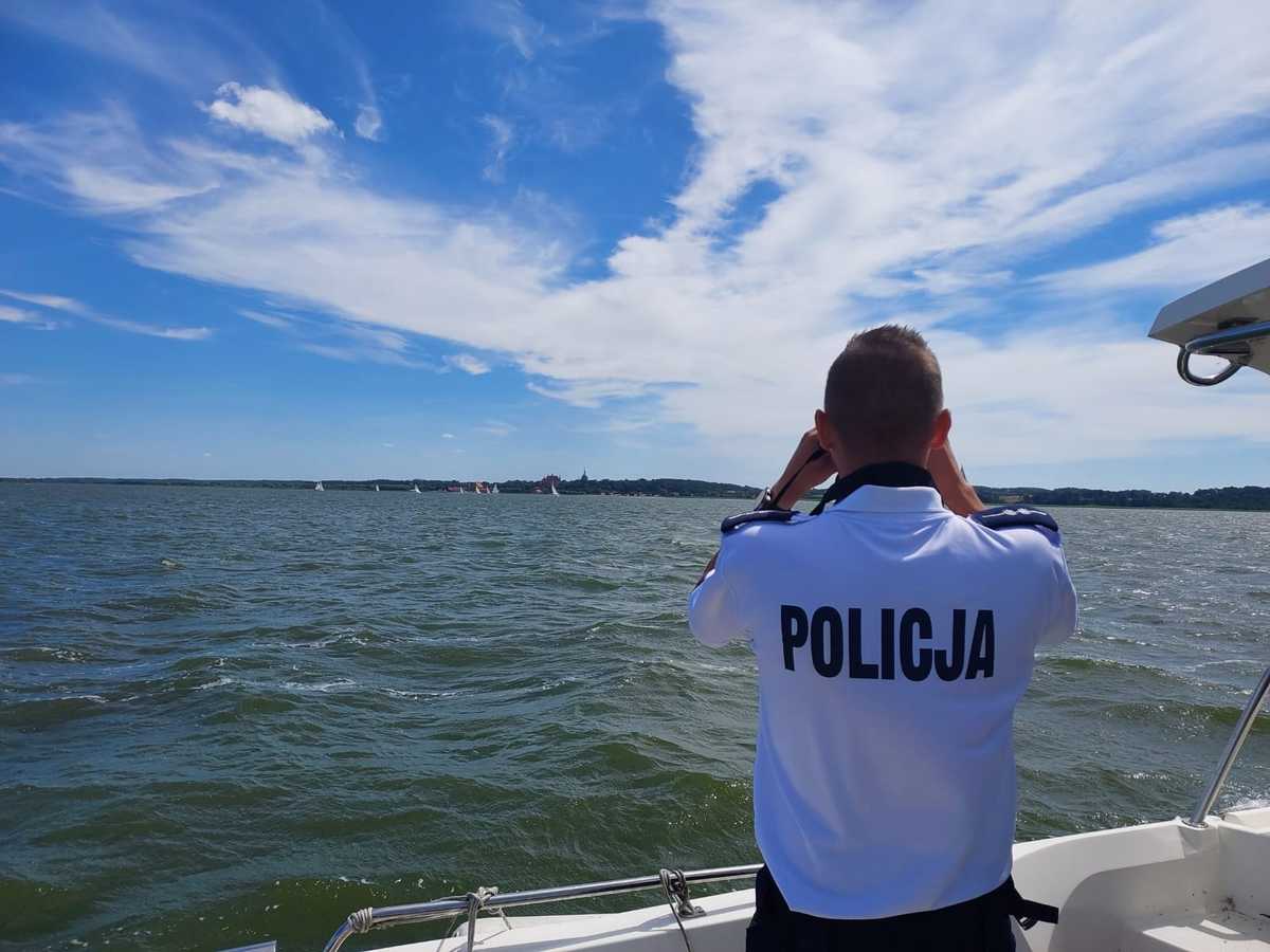 Policjant na łódce