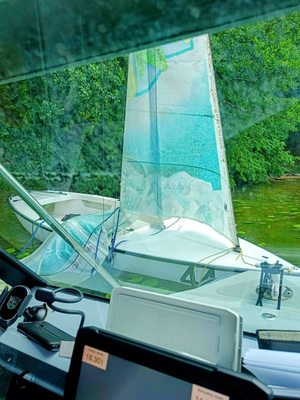 Policjanci podczas działań na wodzie