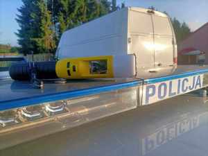 Policyjny radiowóz i badanie stanu trzeźwości