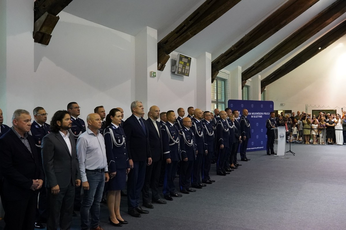 Uczestnicy ślubowania i Święta Policji OPP w Olsztynie