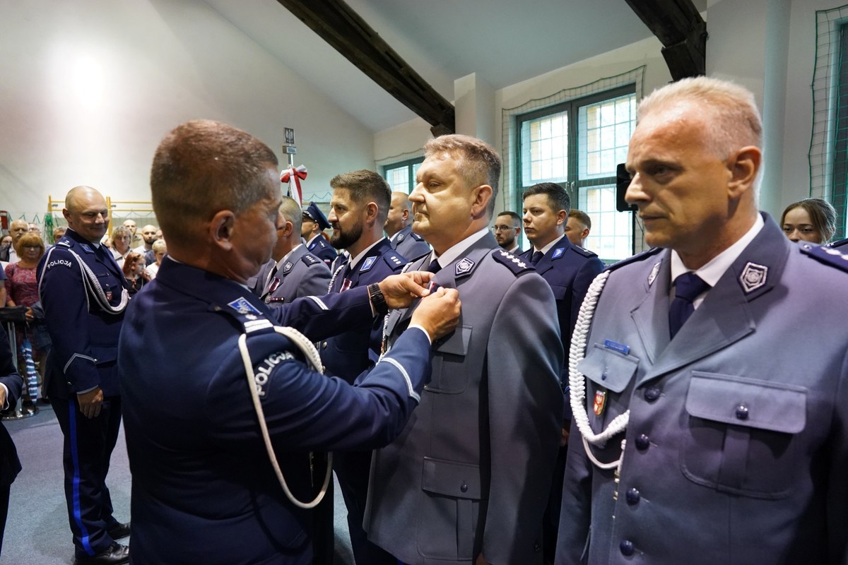 Uczestnicy ślubowania i Święta Policji OPP w Olsztynie