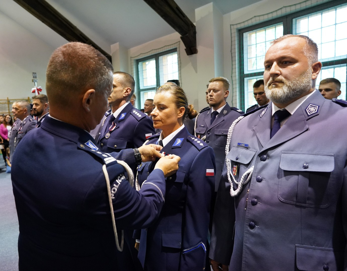 Uczestnicy ślubowania i Święta Policji OPP w Olsztynie