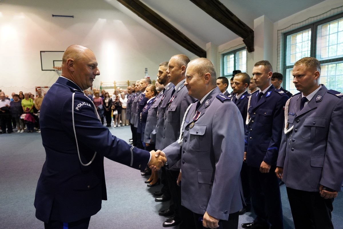 Uczestnicy ślubowania i Święta Policji OPP w Olsztynie