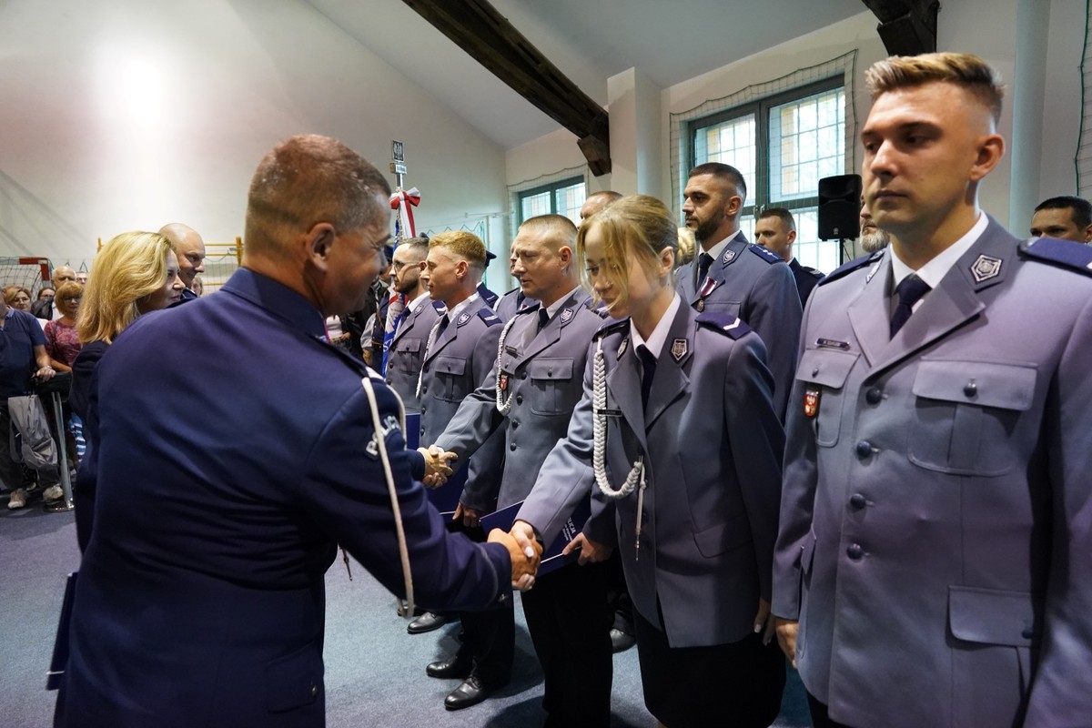 Uczestnicy ślubowania i Święta Policji OPP w Olsztynie