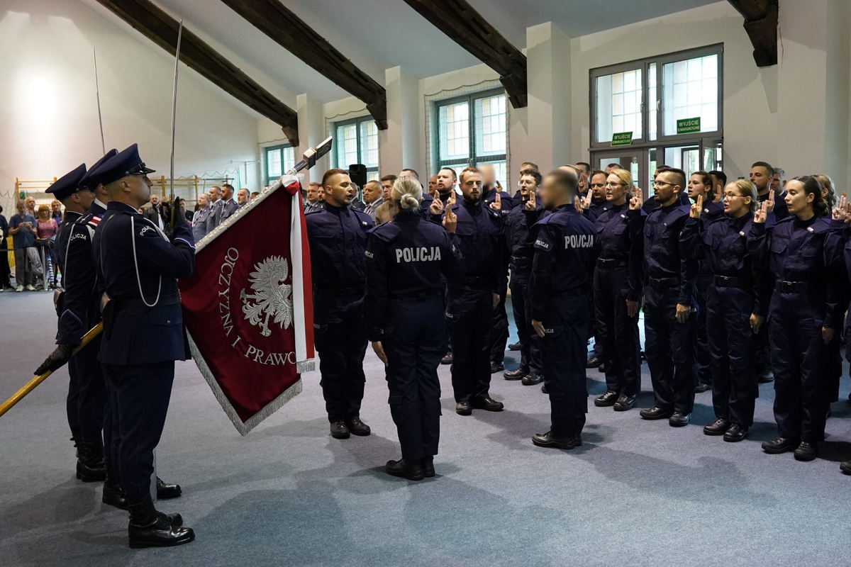 Uczestnicy ślubowania i Święta Policji OPP w Olsztynie