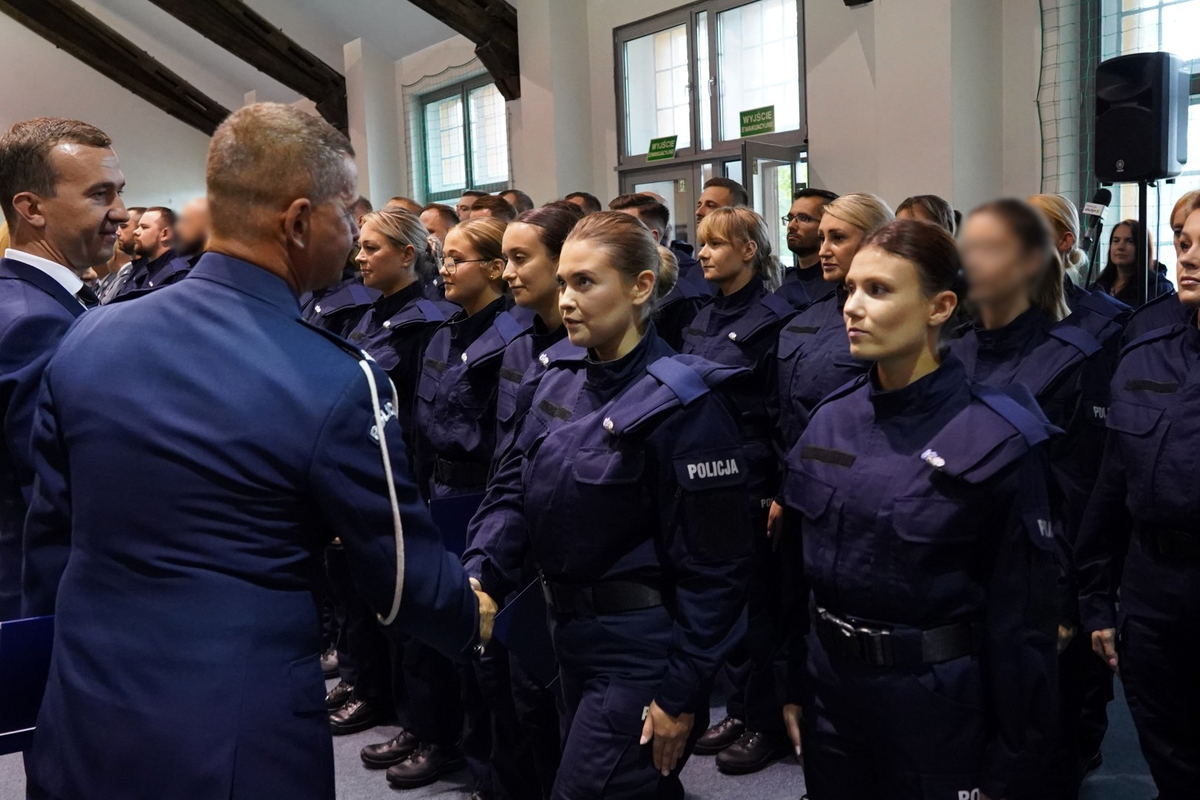 Uczestnicy ślubowania i Święta Policji OPP w Olsztynie