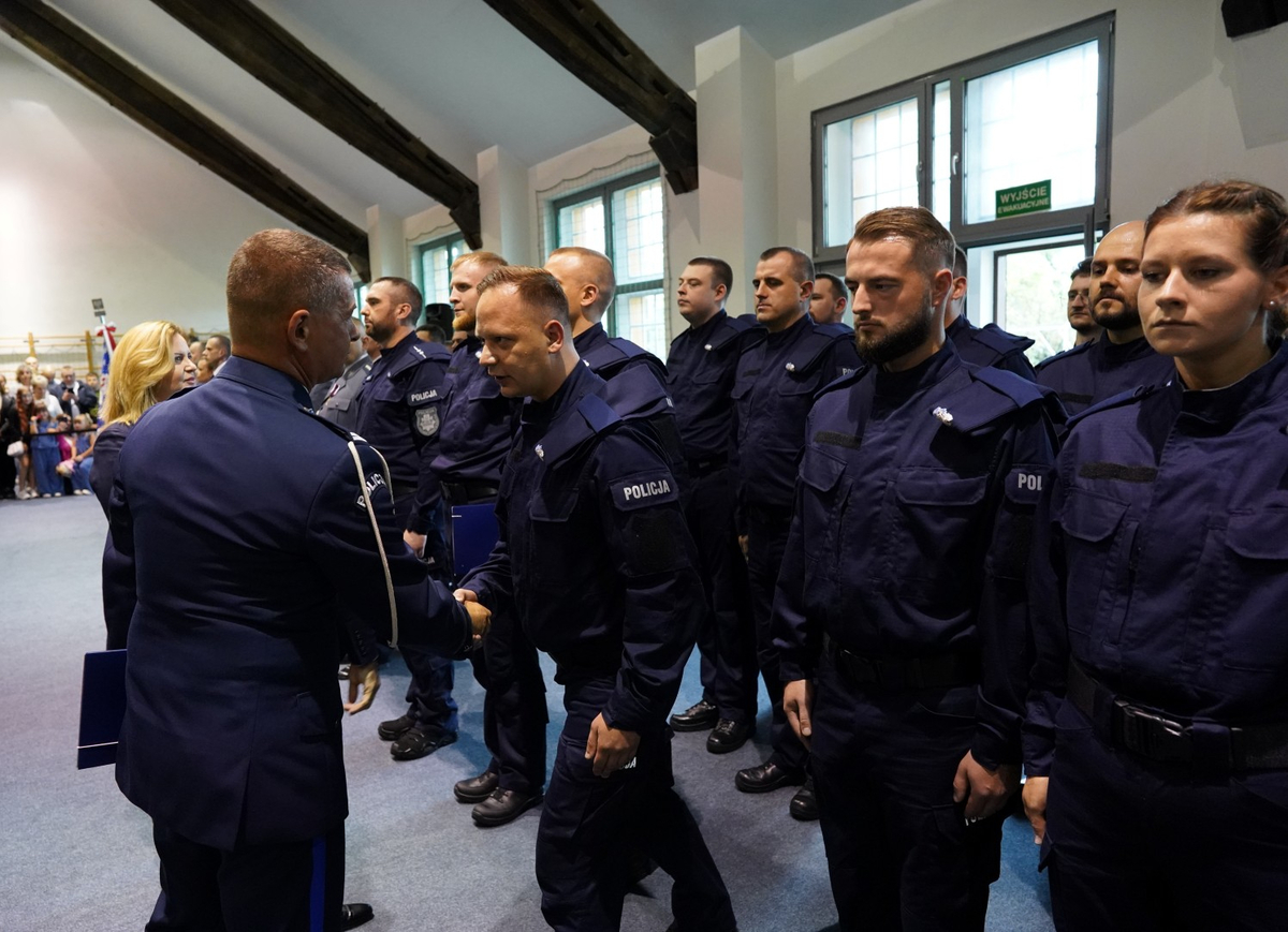 Uczestnicy ślubowania i Święta Policji OPP w Olsztynie