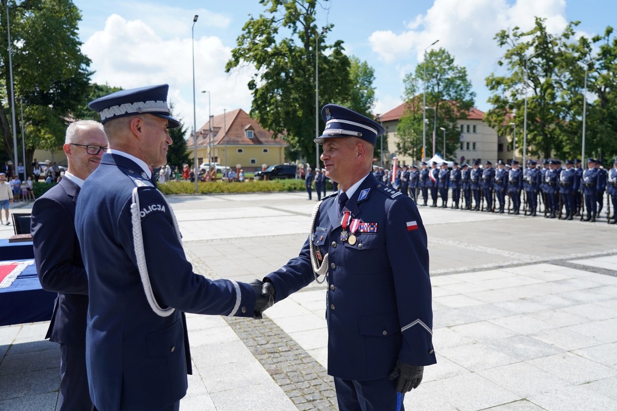 Uczestnicy Święta Policji i nadania Sztandaru KPP w Giżycku