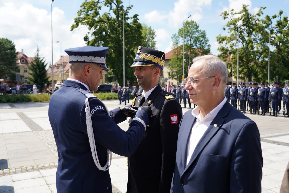 Uczestnicy Święta Policji i nadania Sztandaru KPP w Giżycku