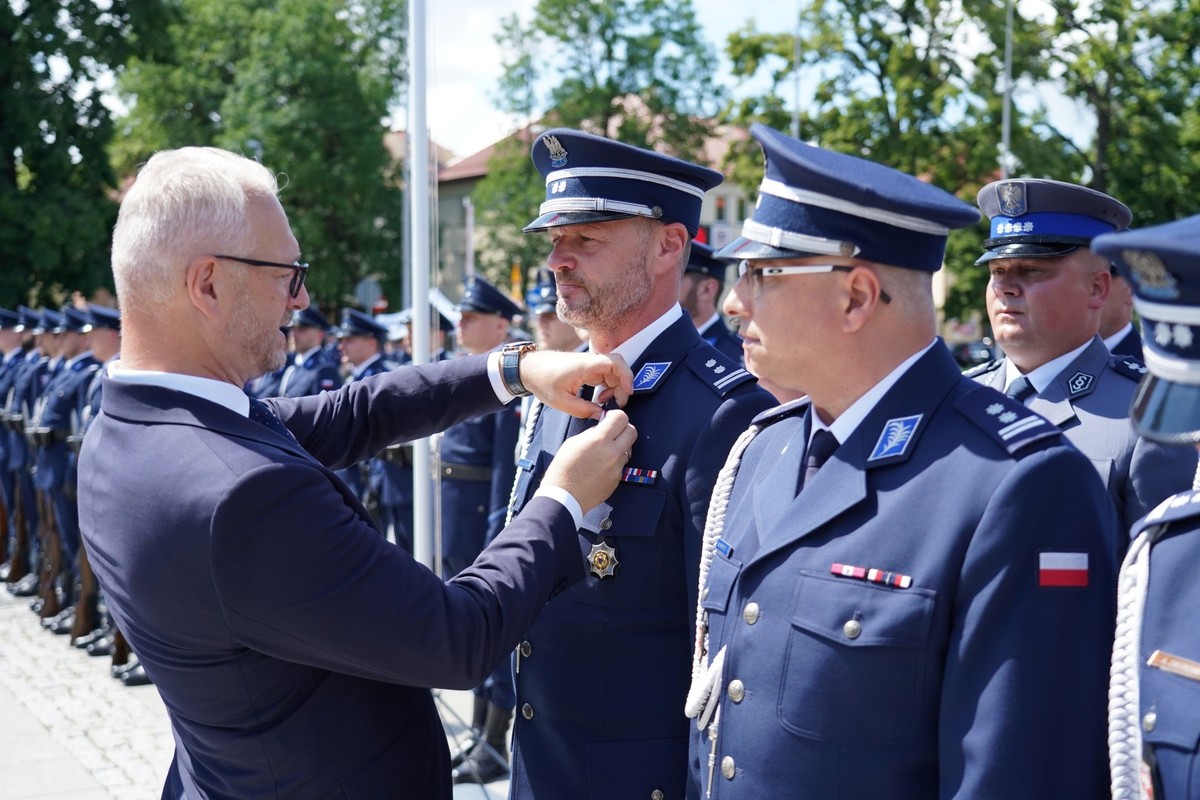 Uczestnicy Święta Policji i nadania Sztandaru KPP w Giżycku